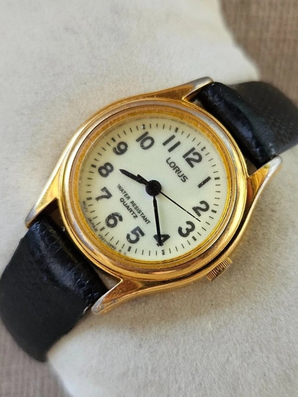 Vintage Lorus Women Wristwatch Black Leather Strap Gold Tone Case Quartz Watch
